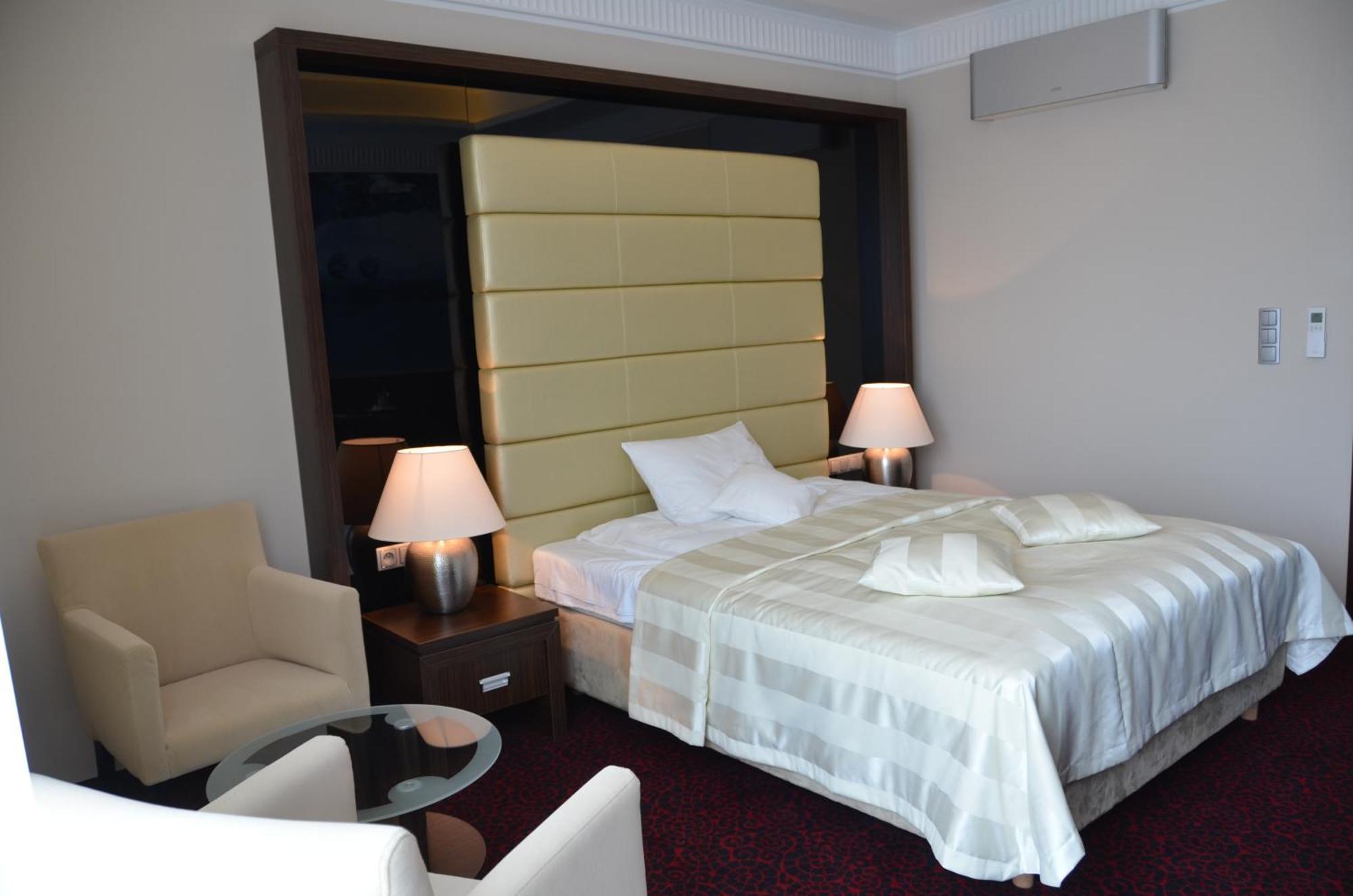 Hotel Falko Rumia Kültér fotó