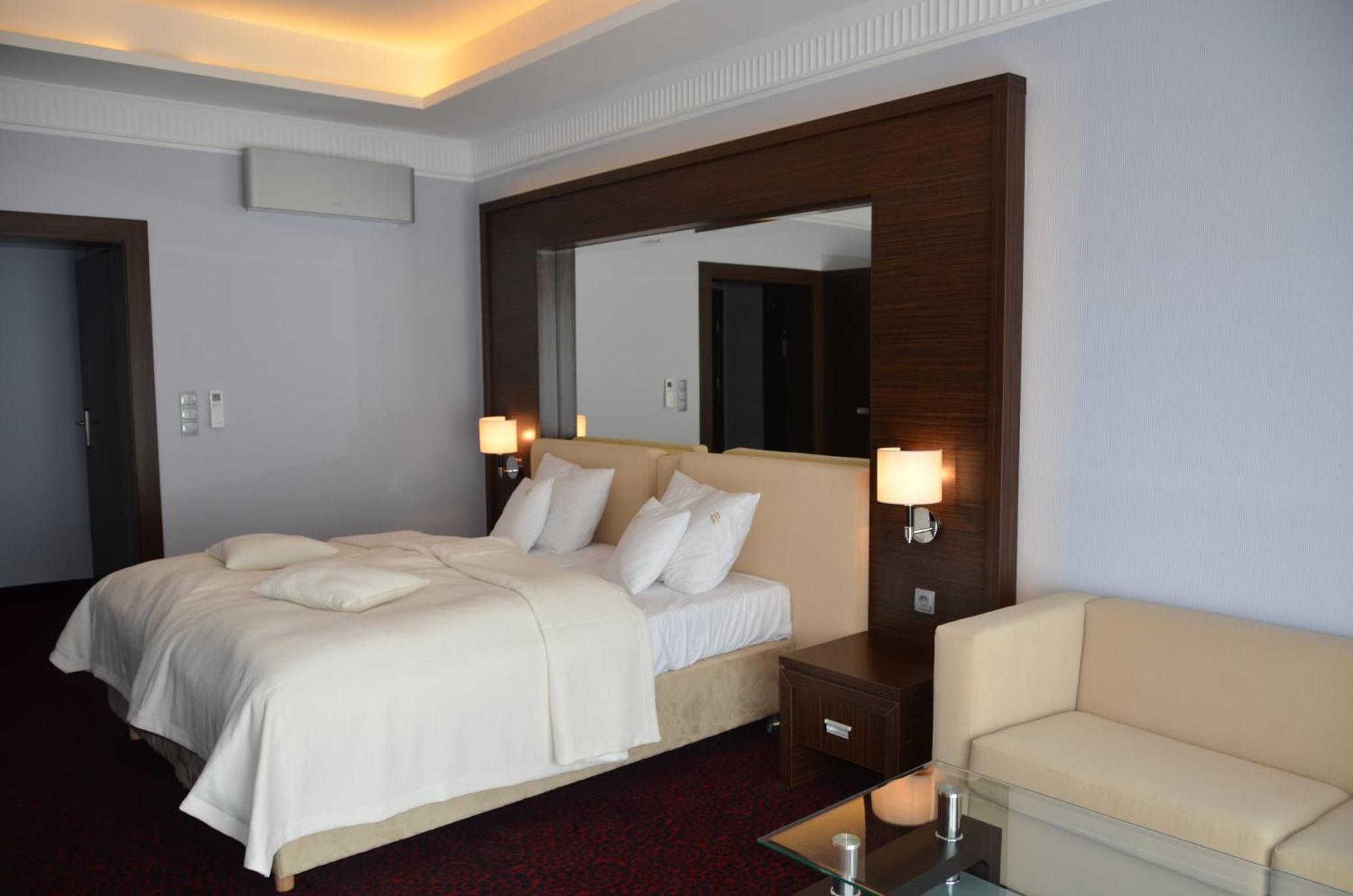 Hotel Falko Rumia Kültér fotó