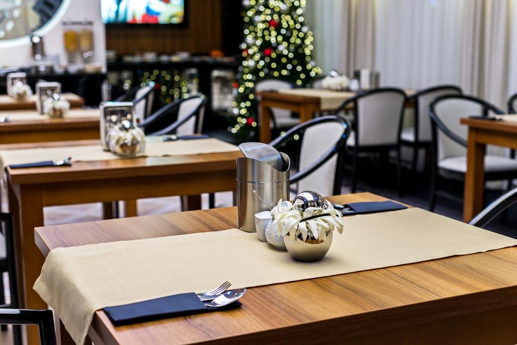 Hotel Falko Rumia Kültér fotó