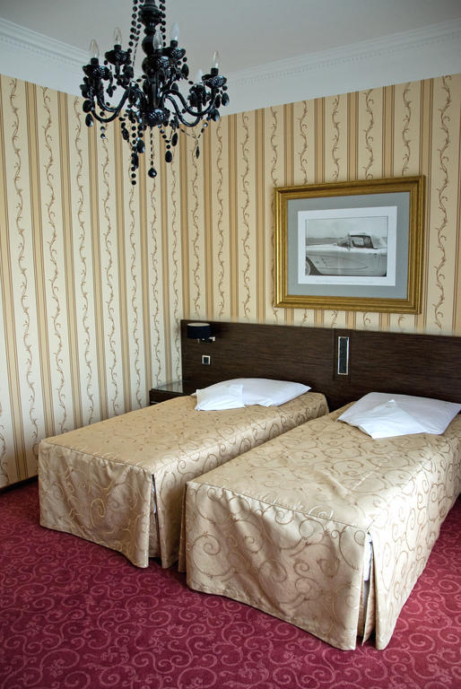 Hotel Falko Rumia Kültér fotó