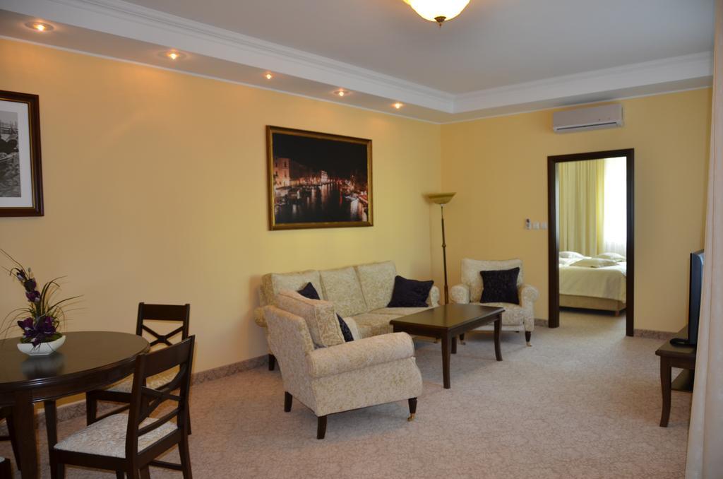 Hotel Falko Rumia Kültér fotó